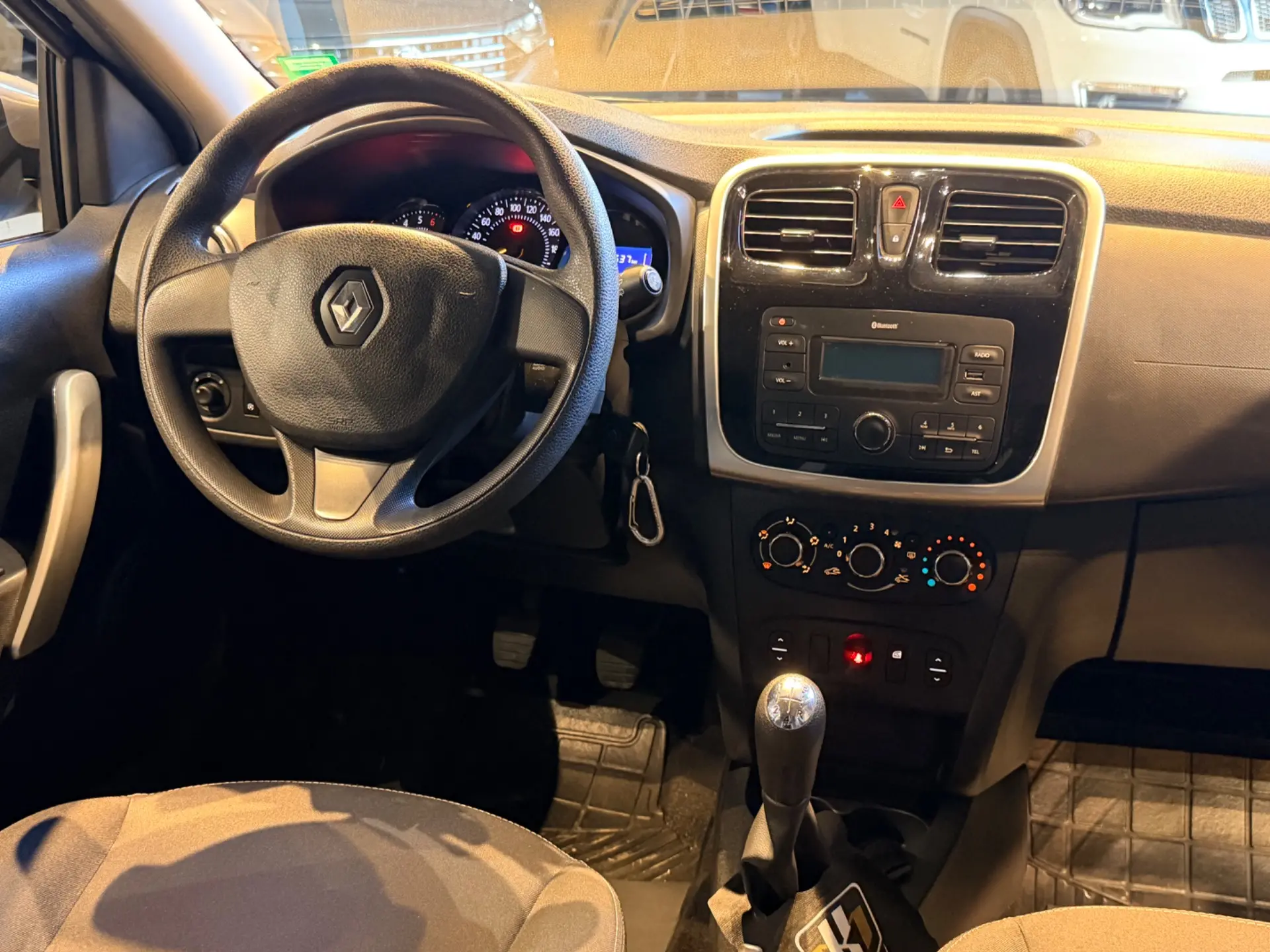 RENAULT Sandero - Foto
