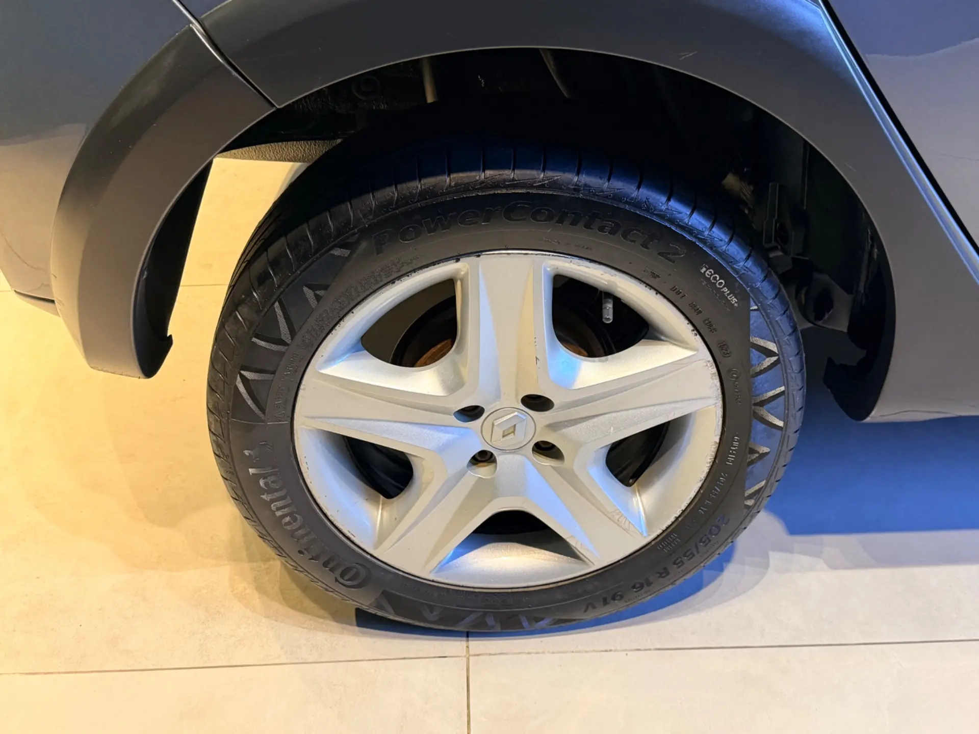RENAULT Sandero - Foto
