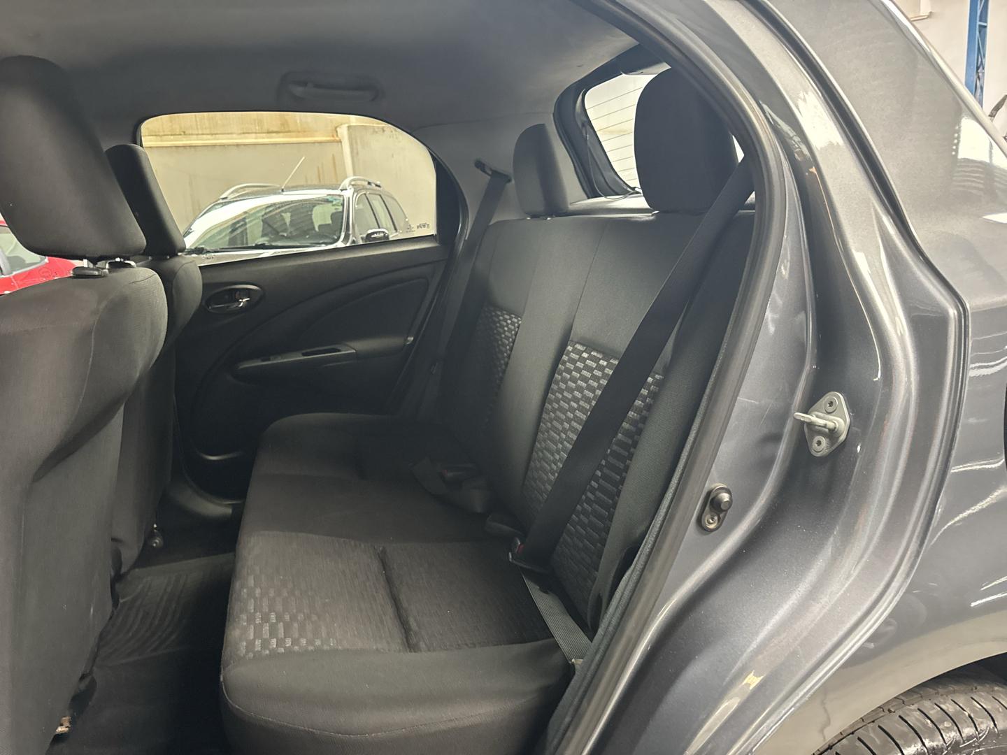 TOYOTA Etios Sedan - Foto