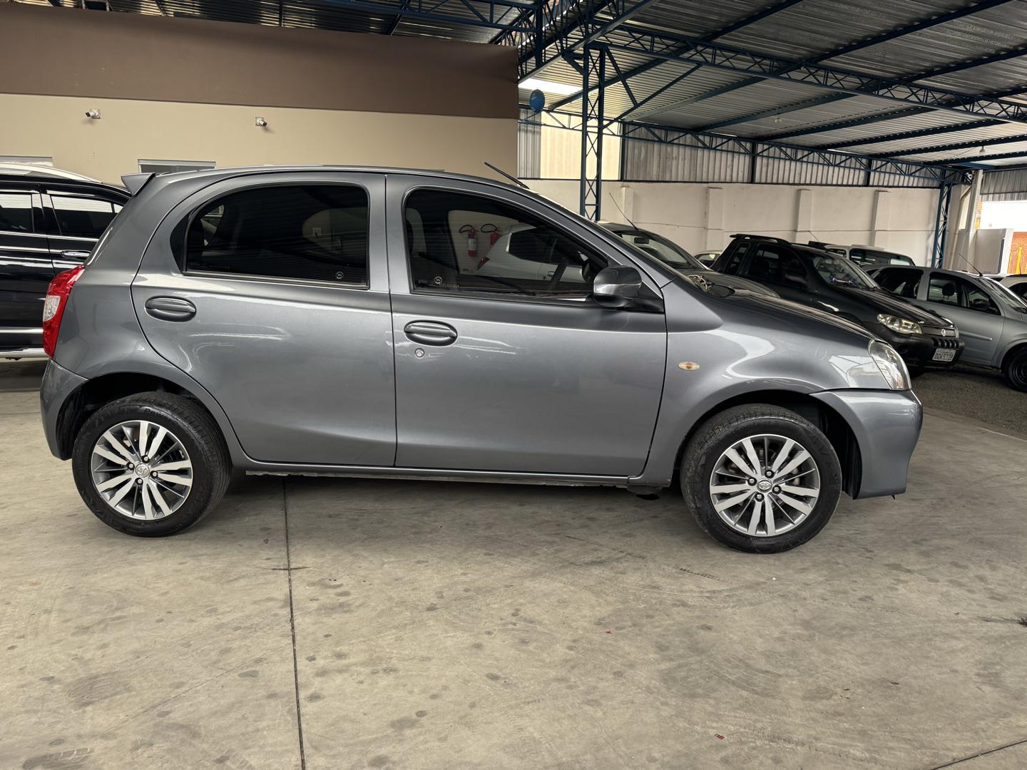 TOYOTA Etios Sedan - Foto