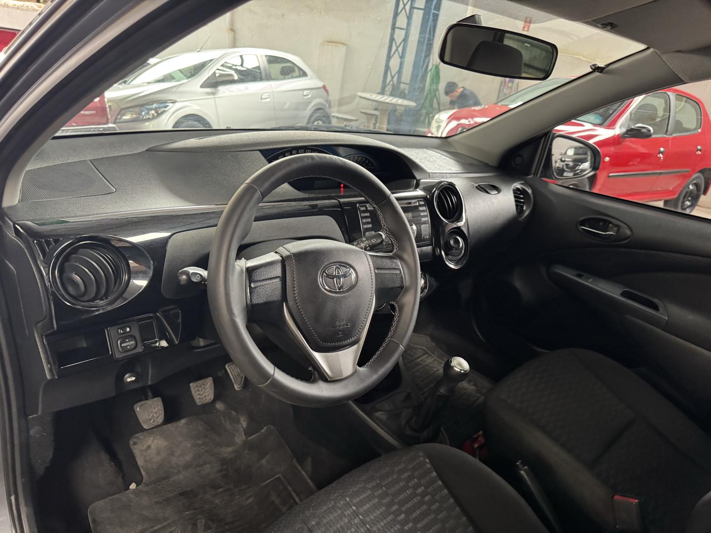 TOYOTA Etios Sedan - Foto