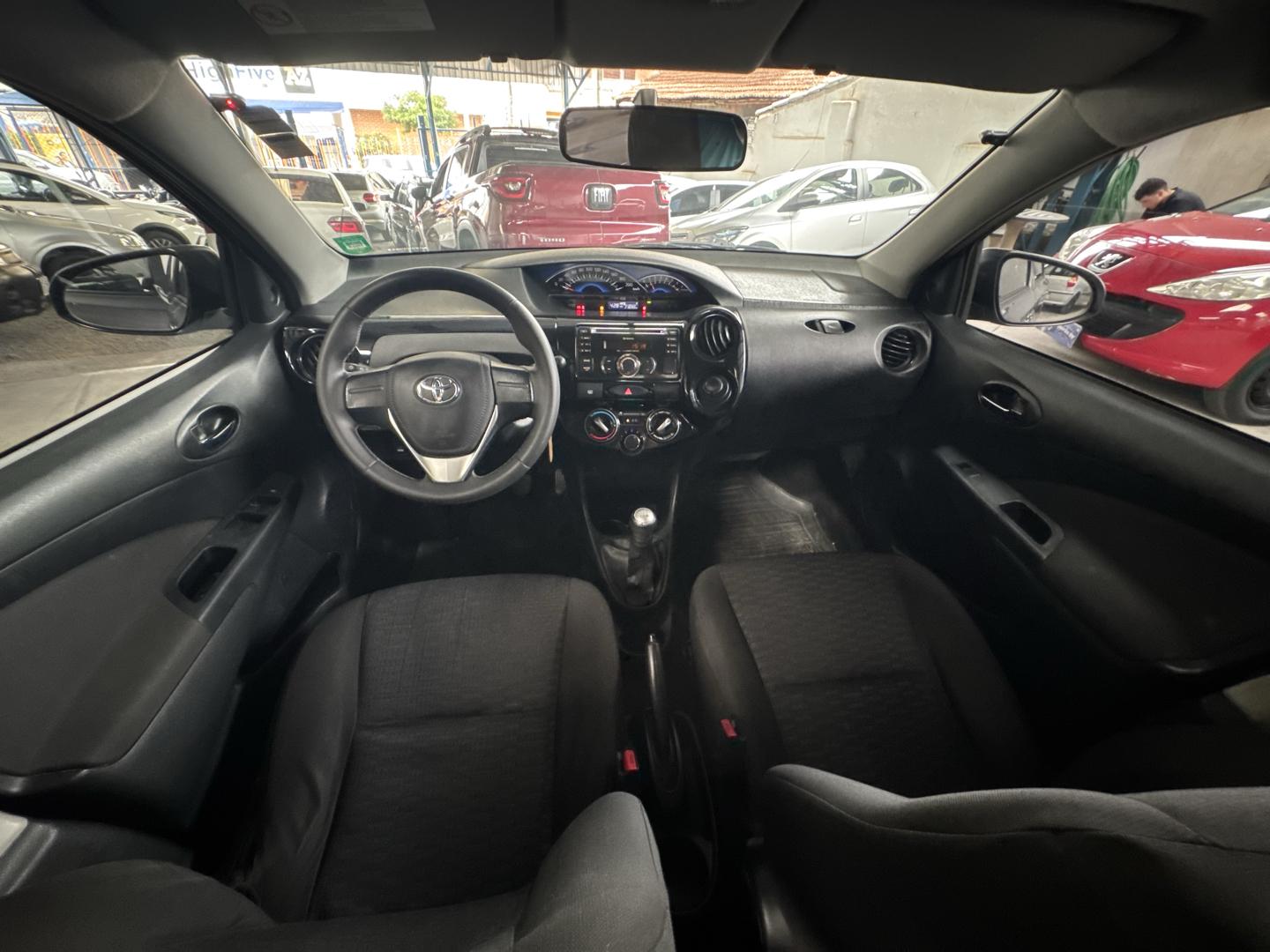 TOYOTA Etios Sedan - Foto