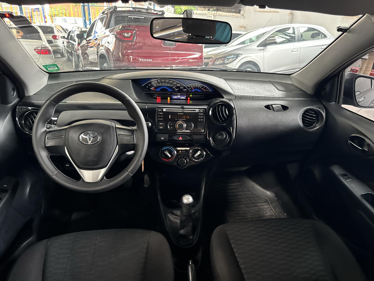 TOYOTA Etios Sedan - Foto