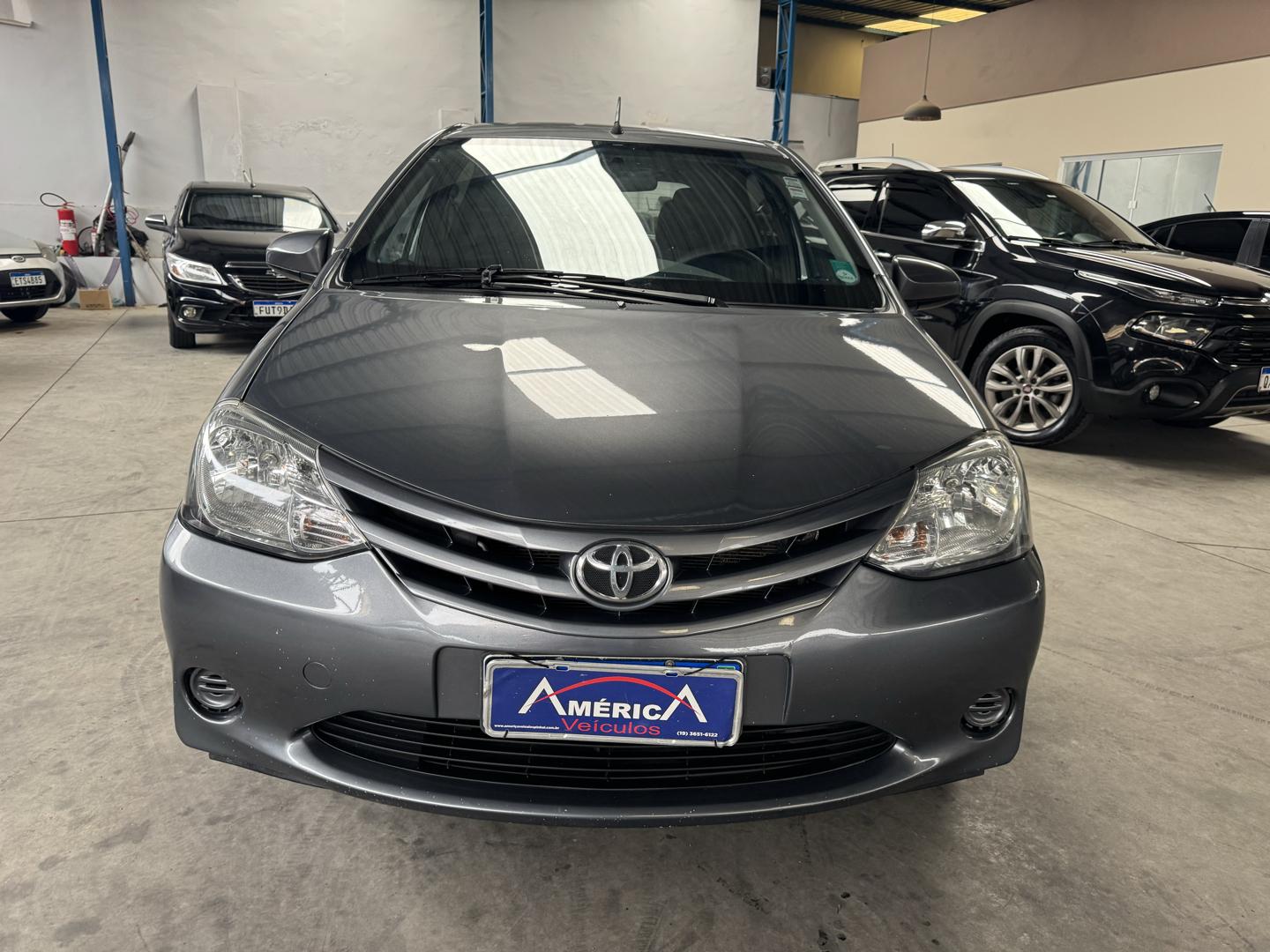 TOYOTA Etios Sedan - Foto