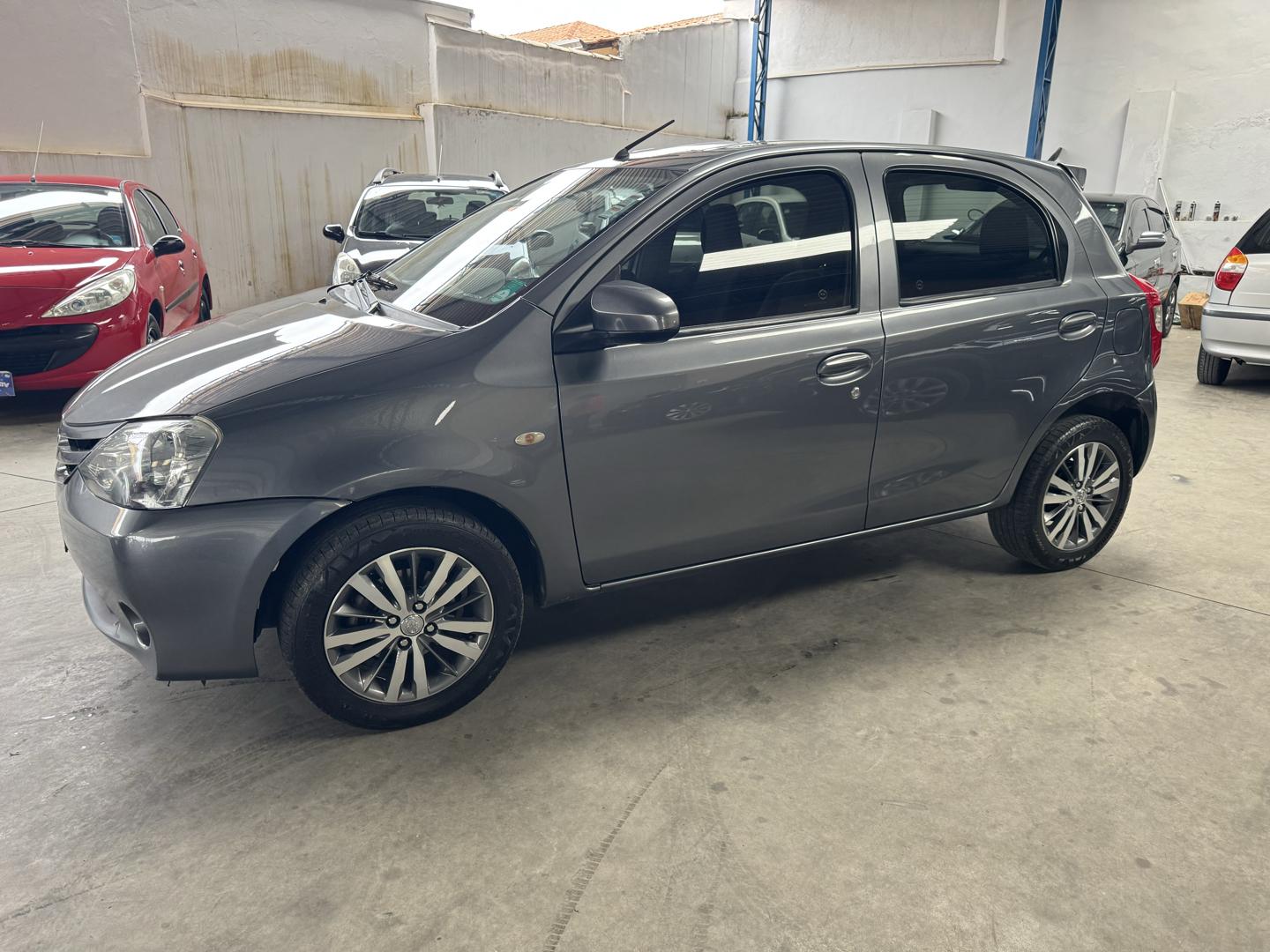 TOYOTA Etios Sedan - Foto