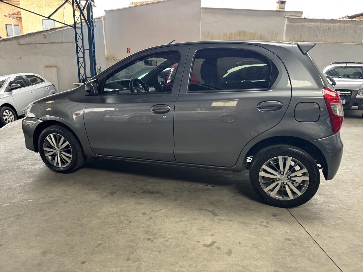 TOYOTA Etios Sedan - Foto