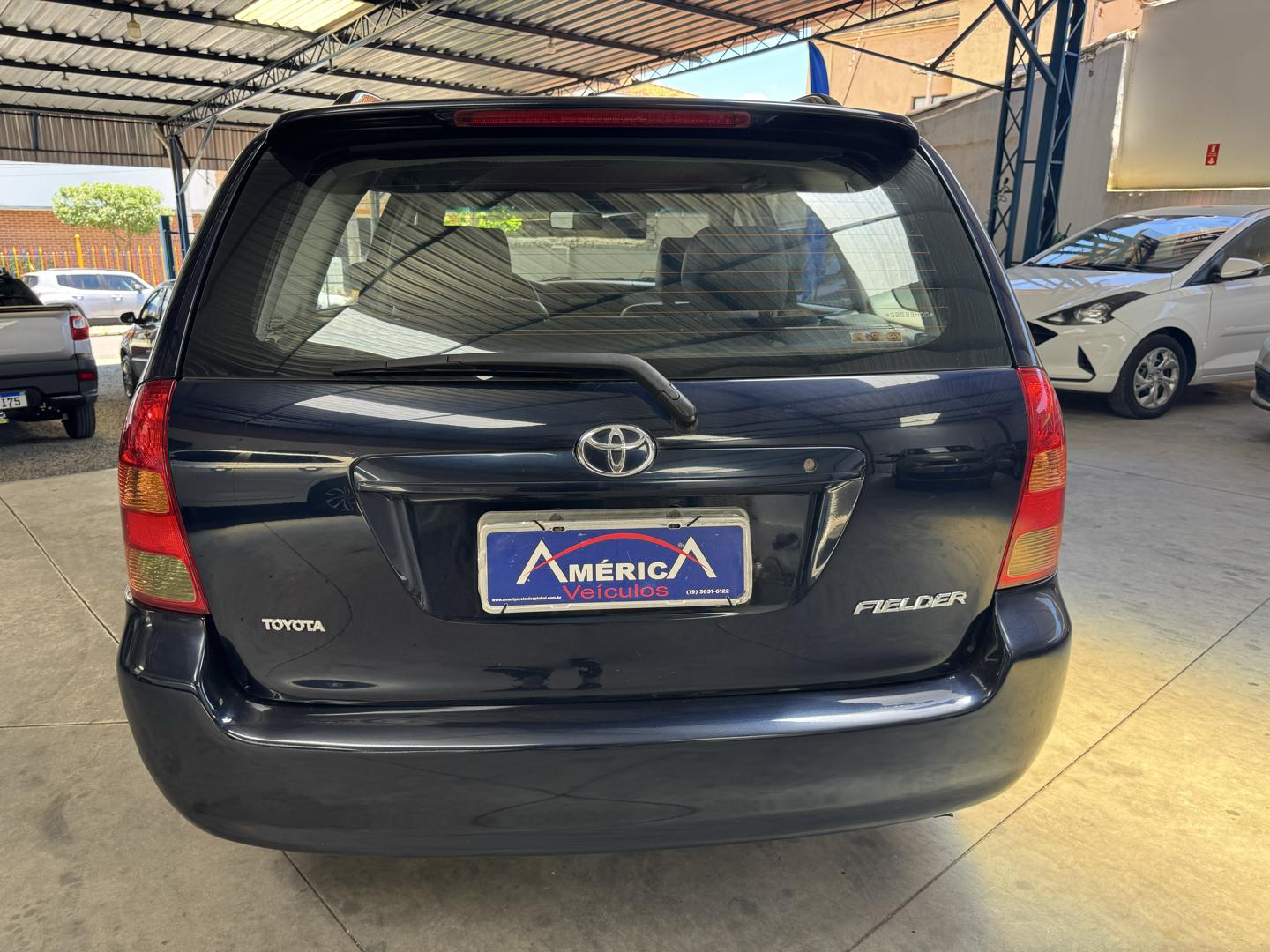 TOYOTA Fielder - Foto