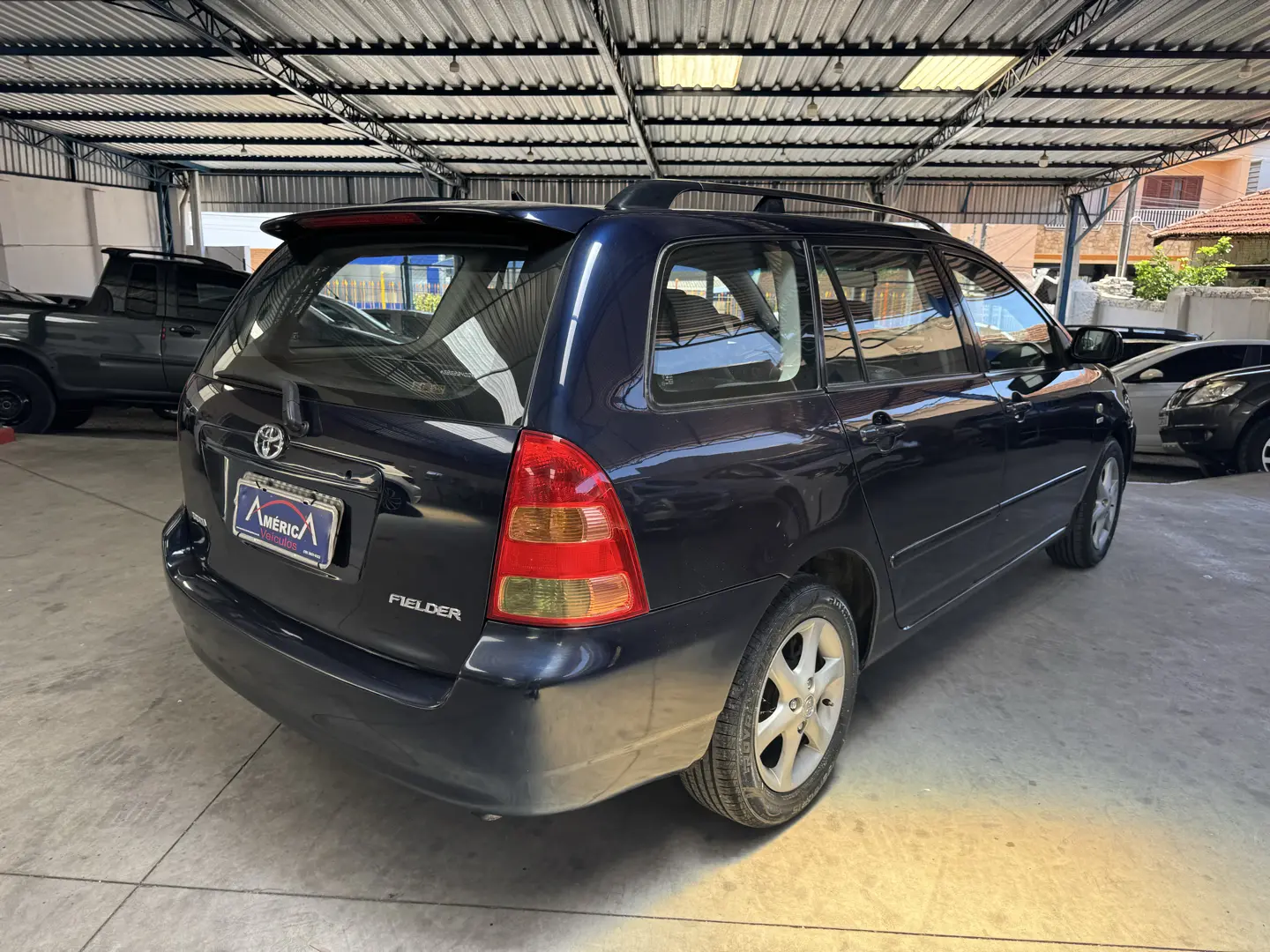 TOYOTA Fielder - Foto