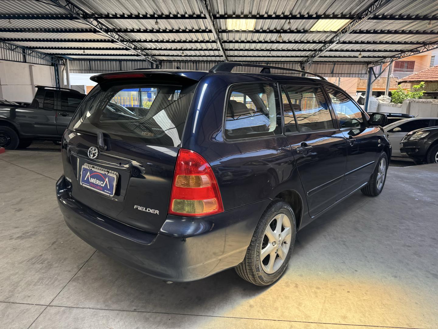 TOYOTA Fielder - Foto