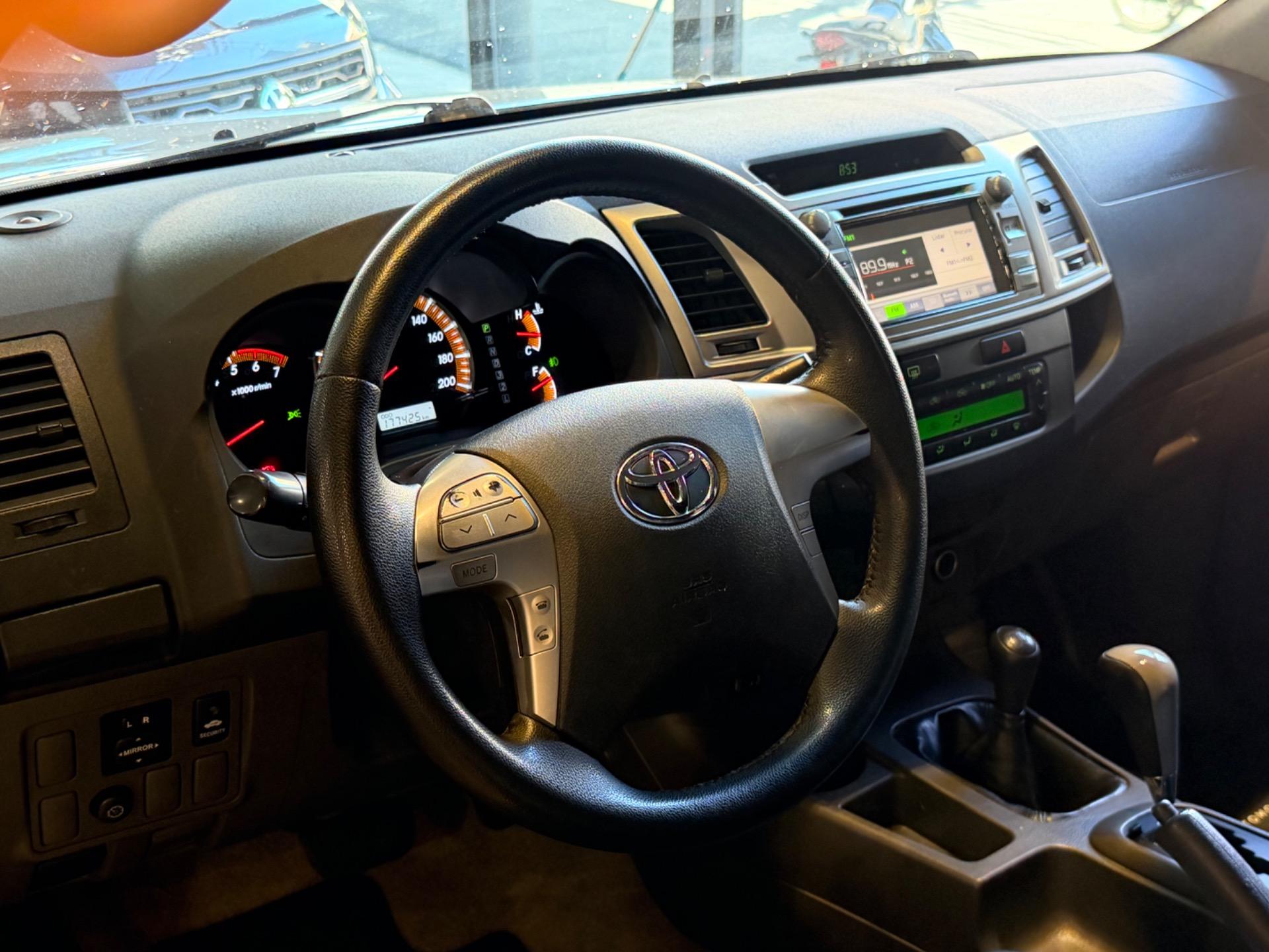 TOYOTA Hilux Caminhonete - Foto