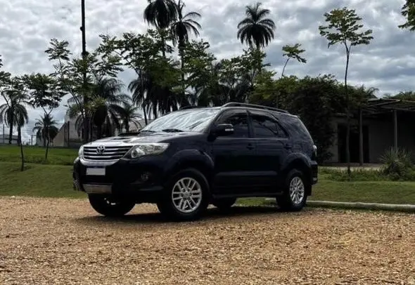 TOYOTA Hilux SW4