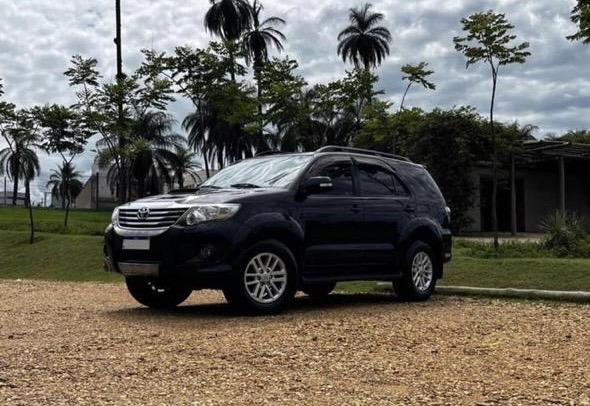 TOYOTA Hilux SW4 - Foto