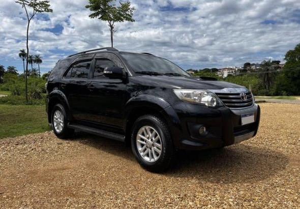 TOYOTA Hilux SW4 - Foto