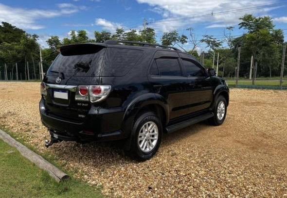 TOYOTA Hilux SW4 - Foto