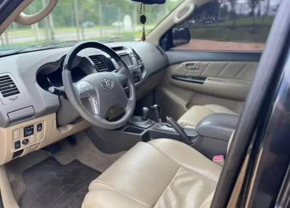 TOYOTA Hilux SW4 - Foto