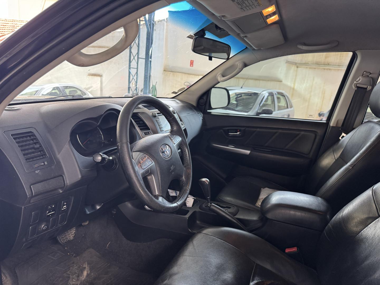 TOYOTA Hilux SW4 - Foto