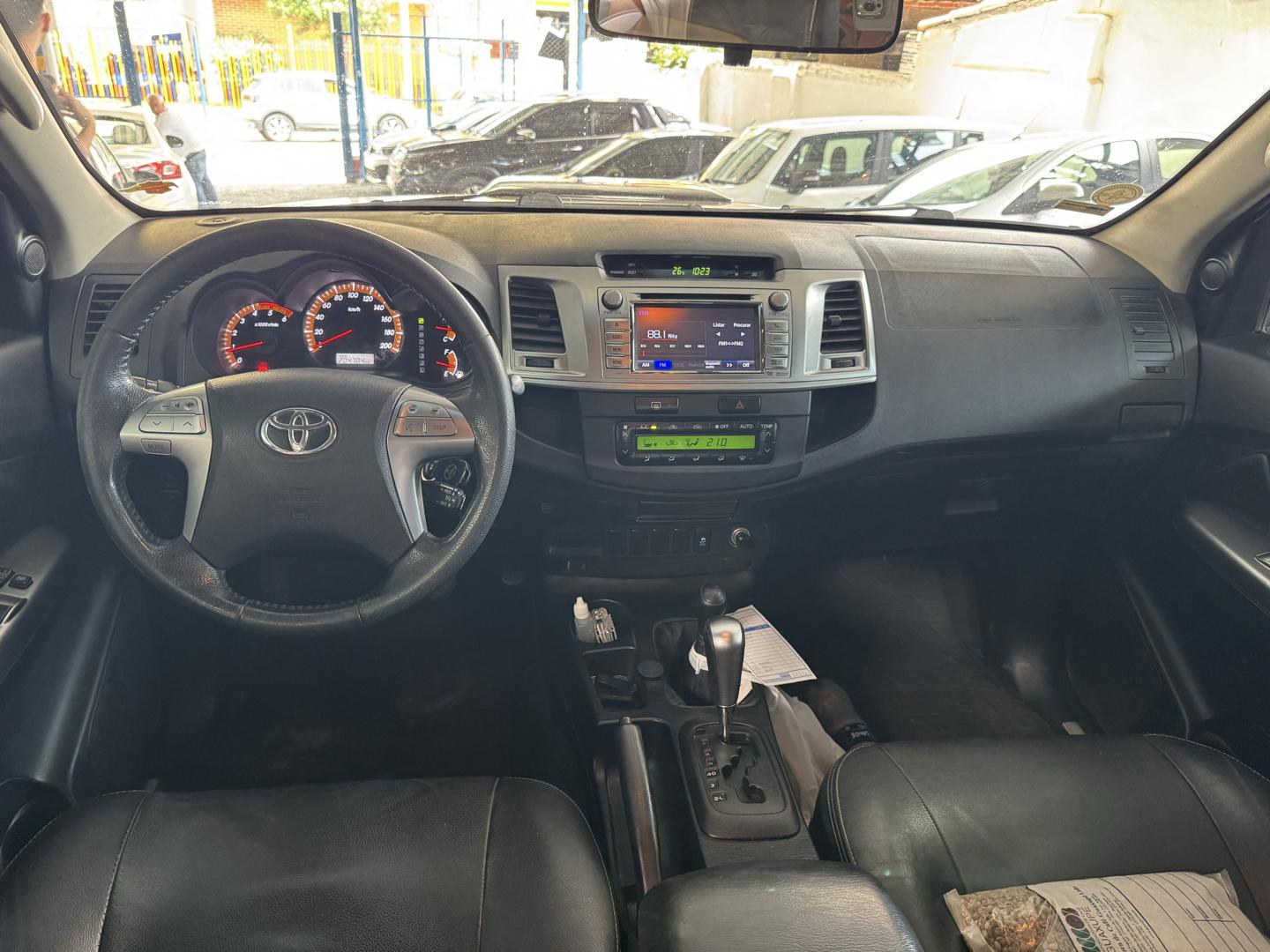 TOYOTA Hilux SW4 - Foto