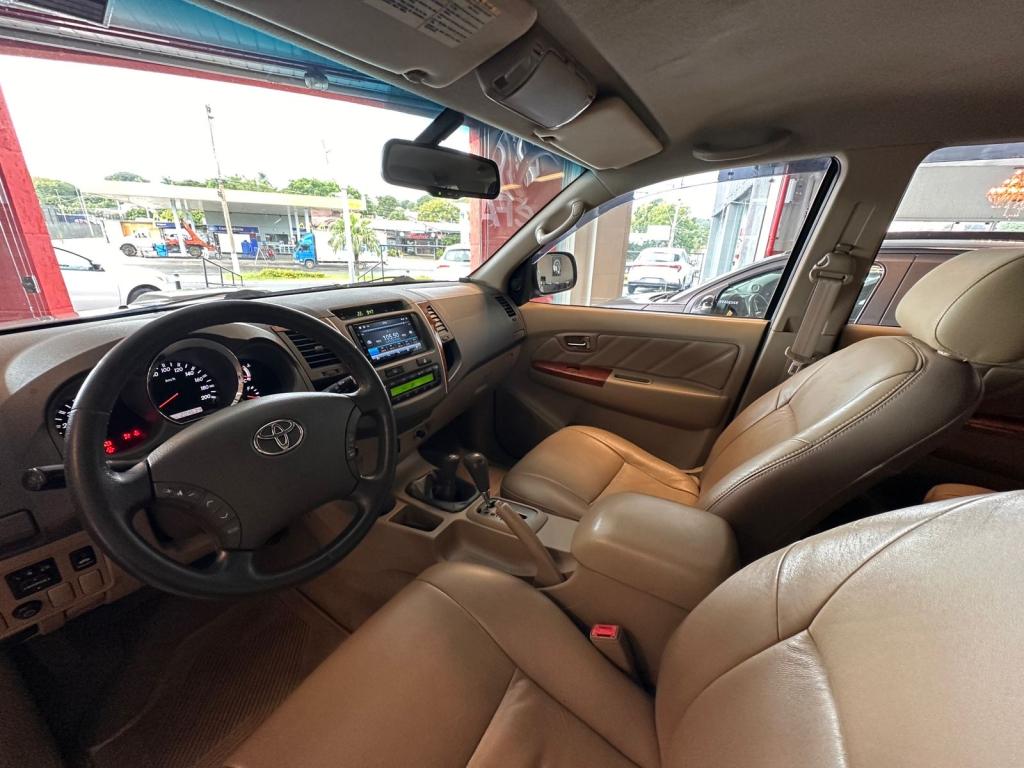 TOYOTA Hilux SW4 - Foto