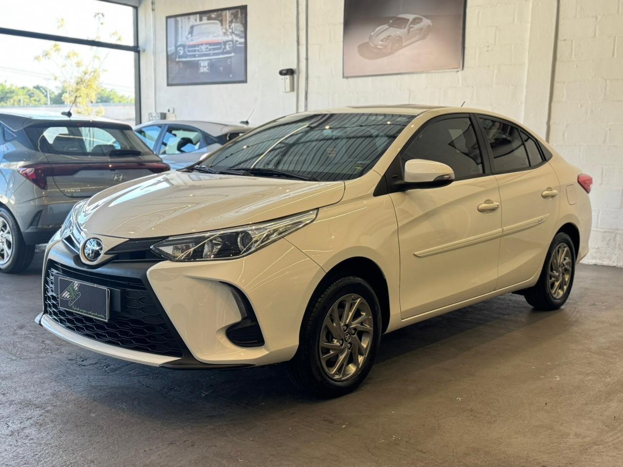 TOYOTA Yaris Sedan - Foto