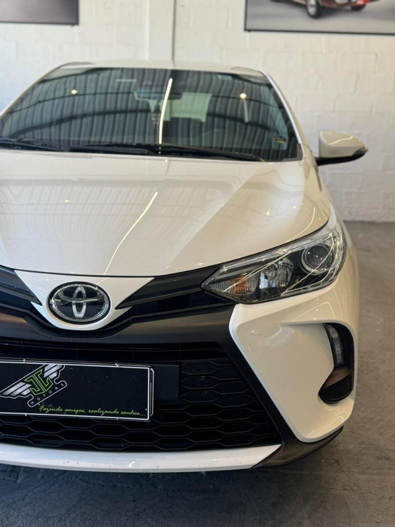 TOYOTA Yaris Sedan - Foto