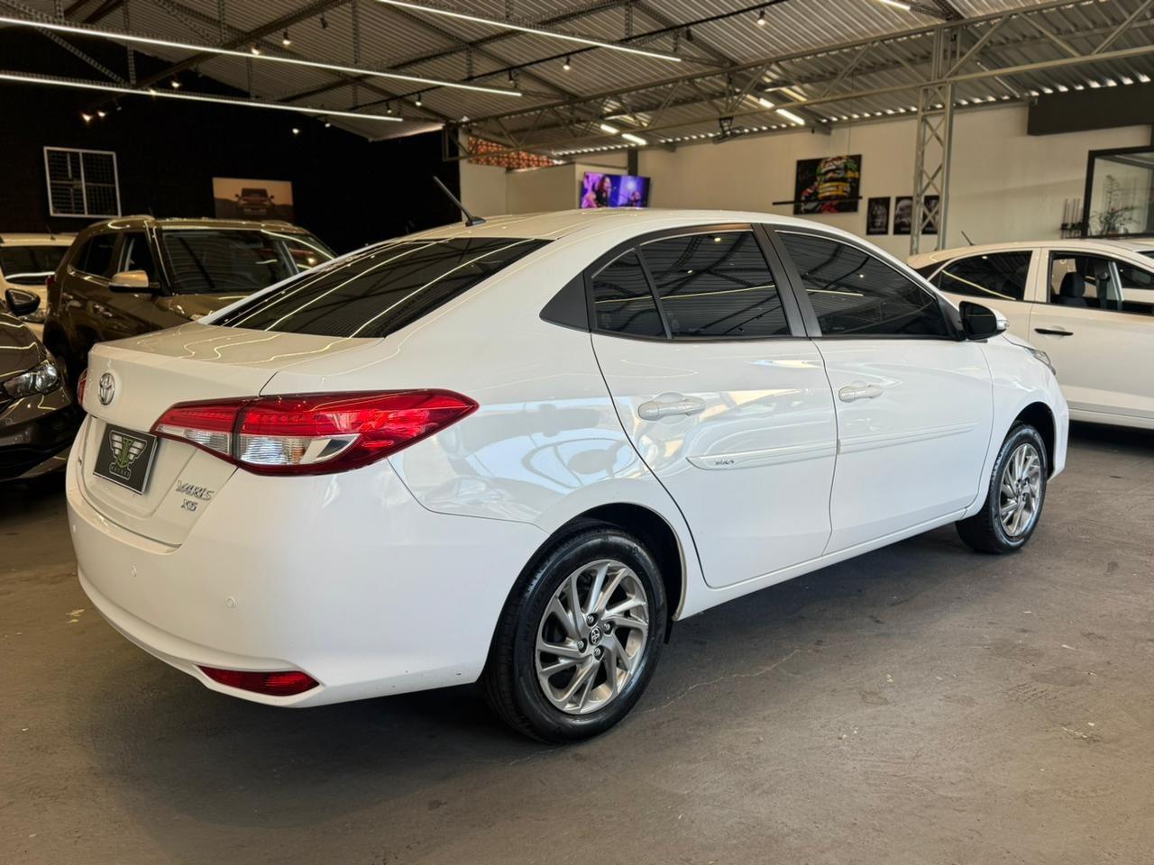 TOYOTA Yaris Sedan - Foto