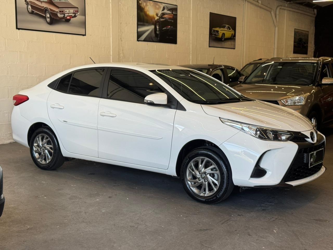 TOYOTA Yaris Sedan - Foto