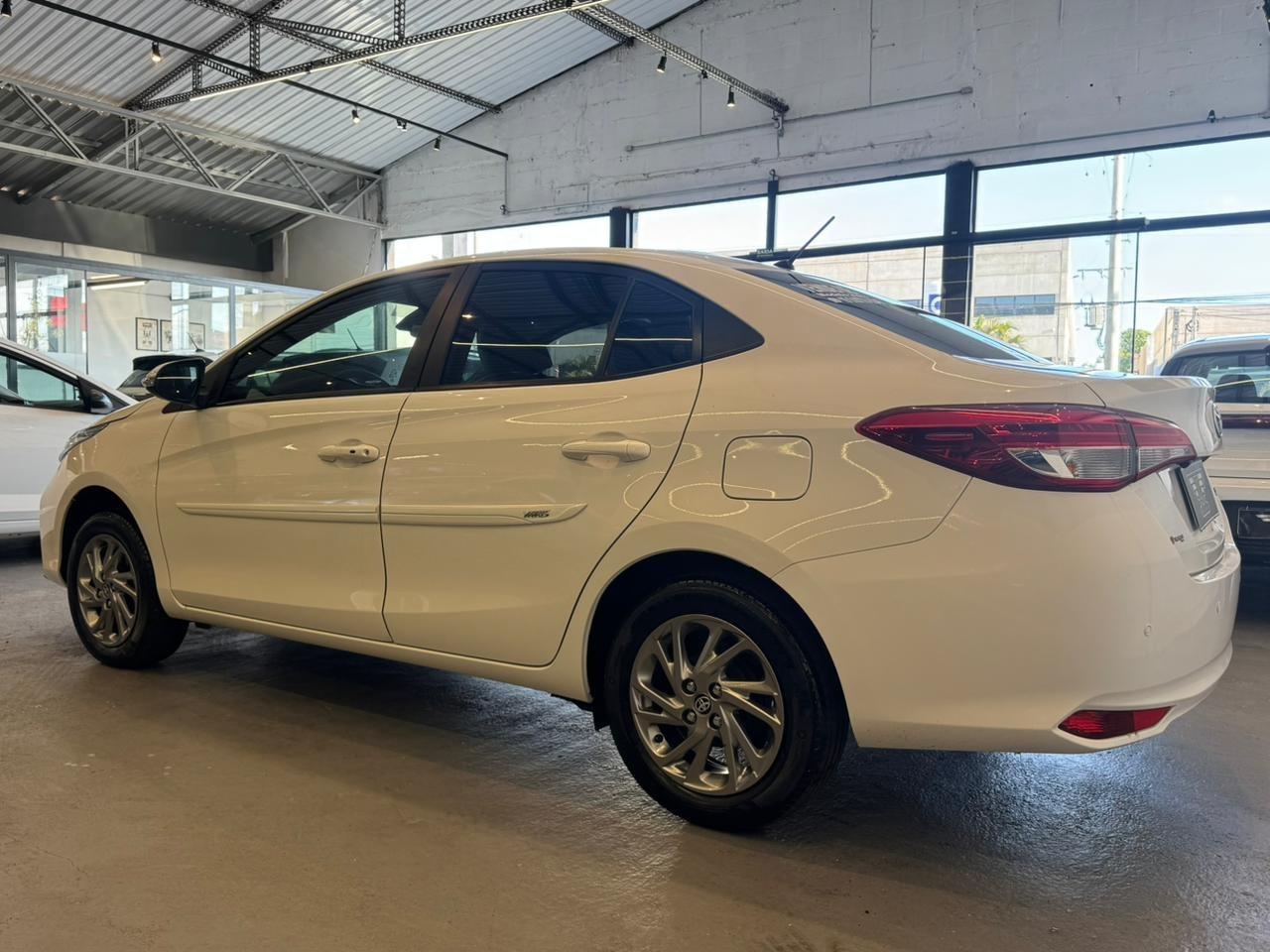 TOYOTA Yaris Sedan - Foto