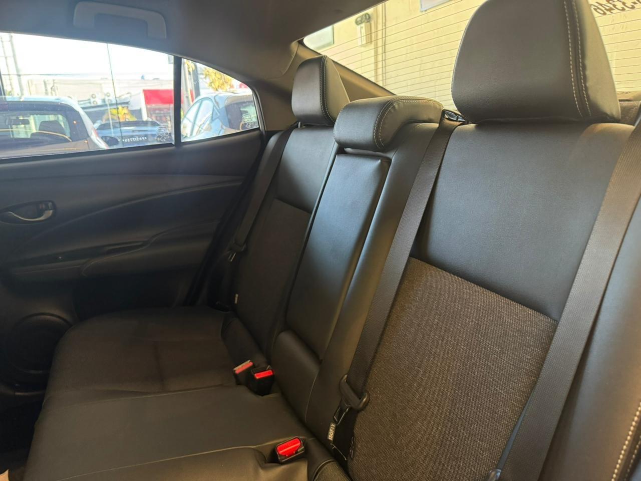 TOYOTA Yaris Sedan - Foto