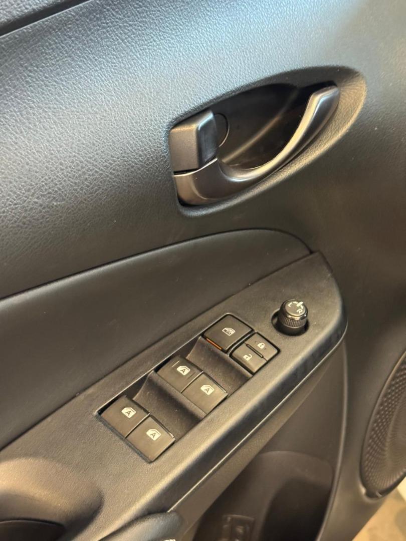 TOYOTA Yaris Sedan - Foto