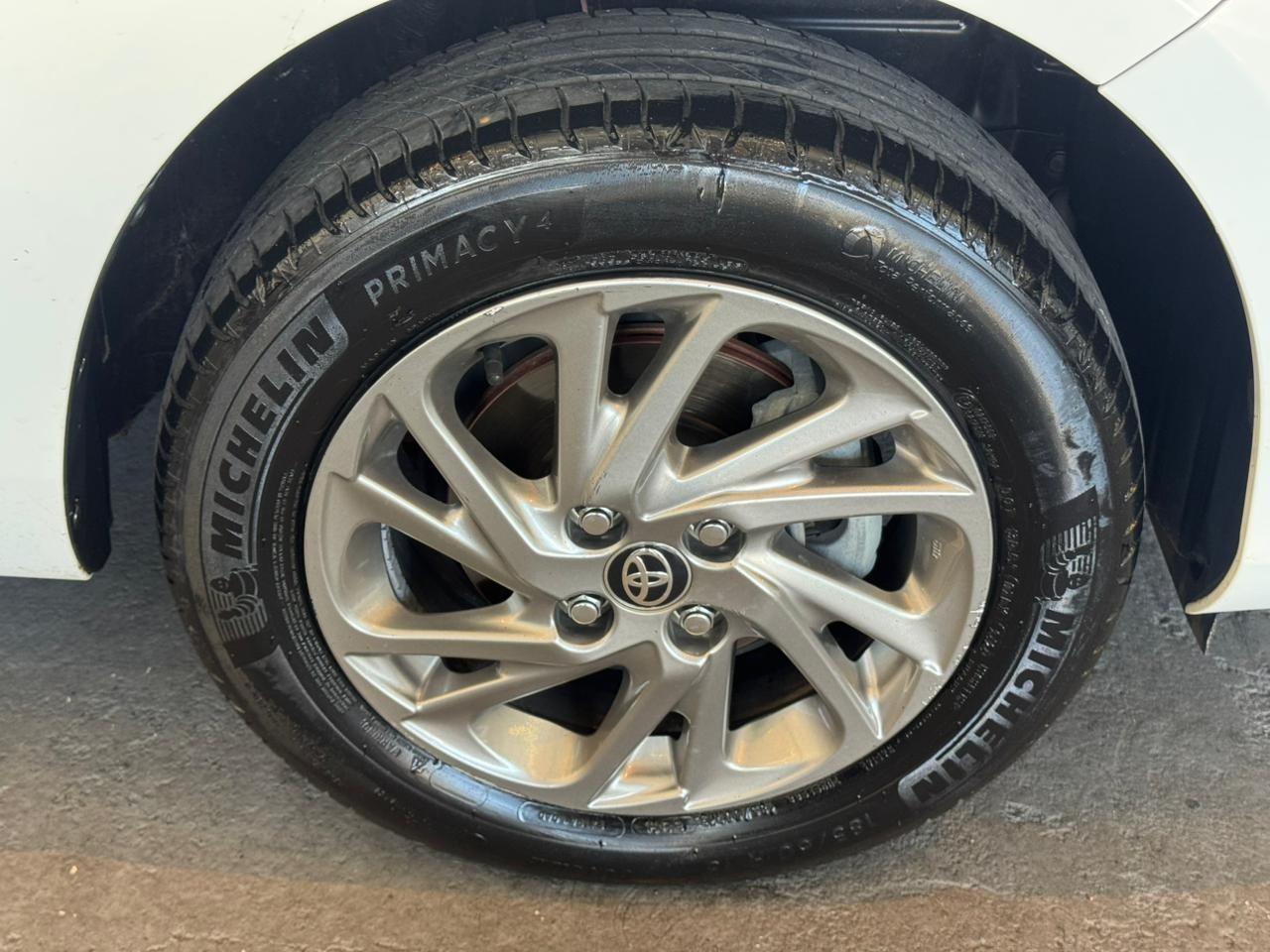 TOYOTA Yaris Sedan - Foto