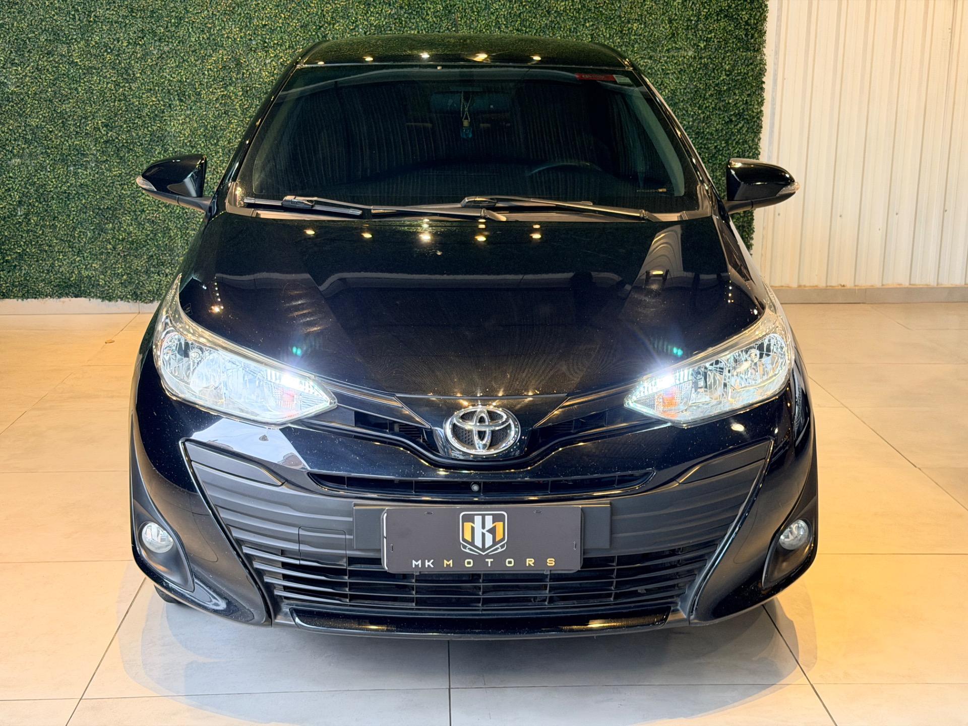 TOYOTA Yaris Sedan - Foto