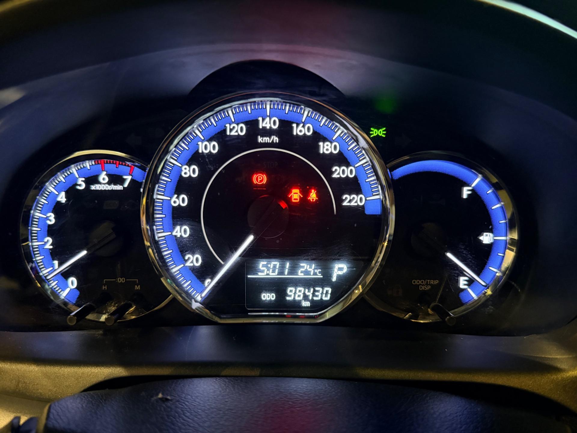 TOYOTA Yaris Sedan - Foto