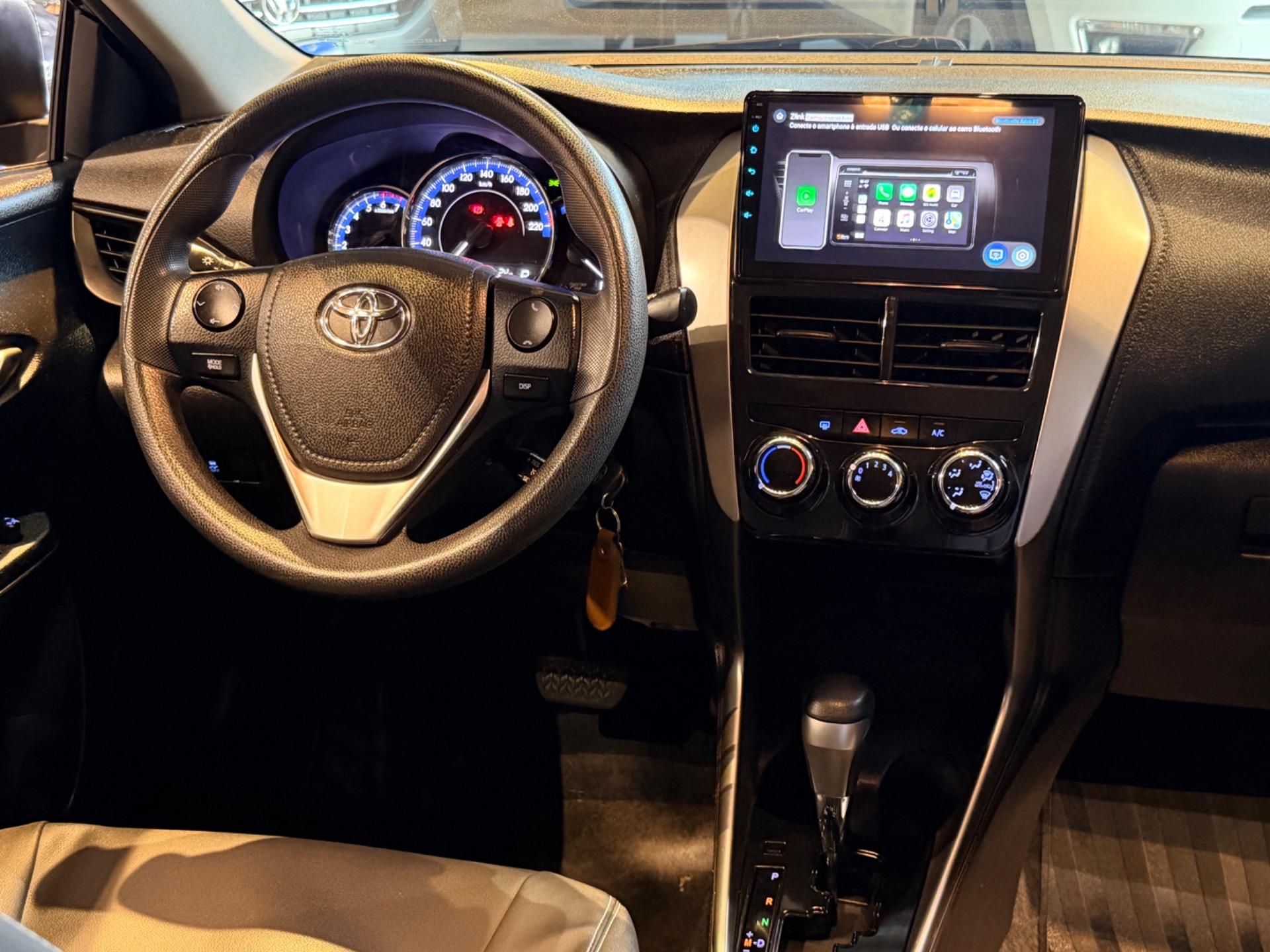 TOYOTA Yaris Sedan - Foto