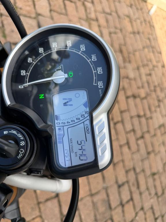 TRIUMPH Scrambler 400X - Foto