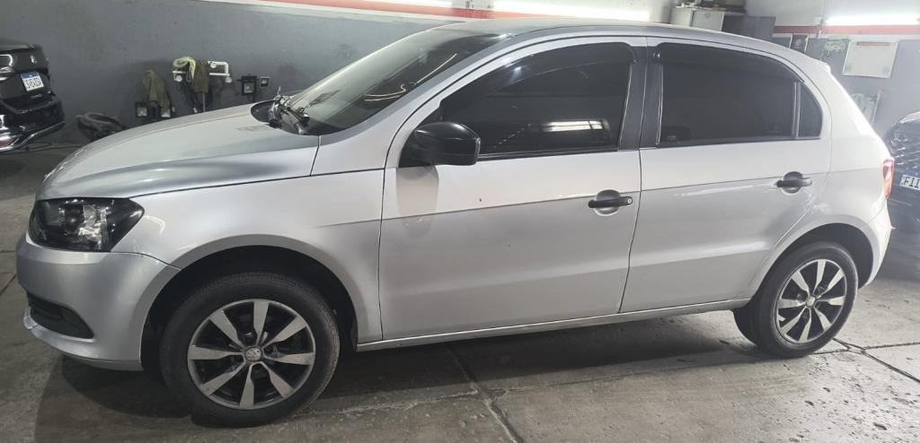 VOLKSWAGEN Gol