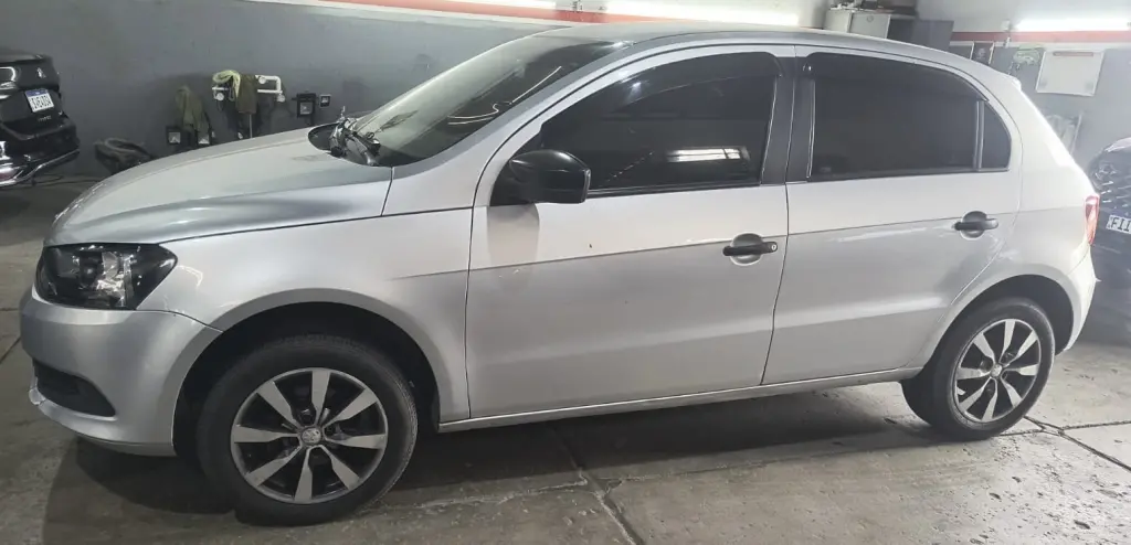 VOLKSWAGEN Gol