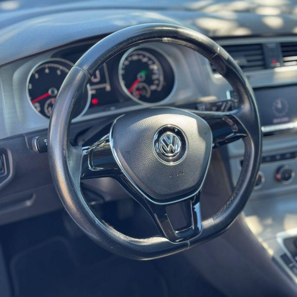 VOLKSWAGEN Golf - Foto