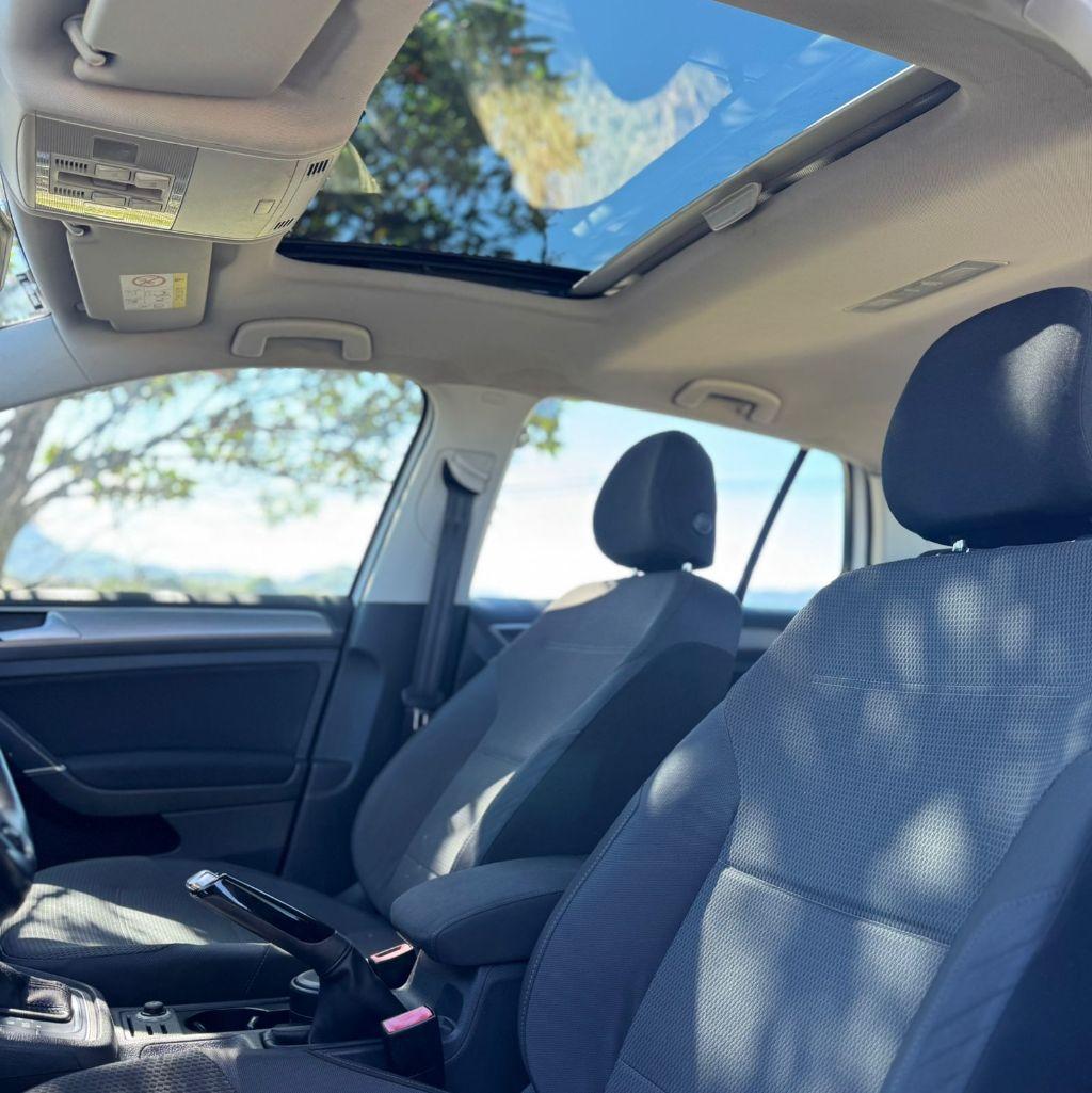 VOLKSWAGEN Golf - Foto