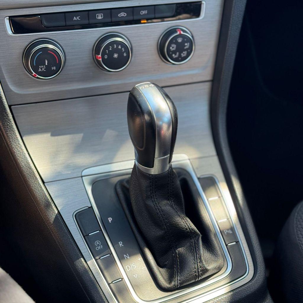 VOLKSWAGEN Golf - Foto