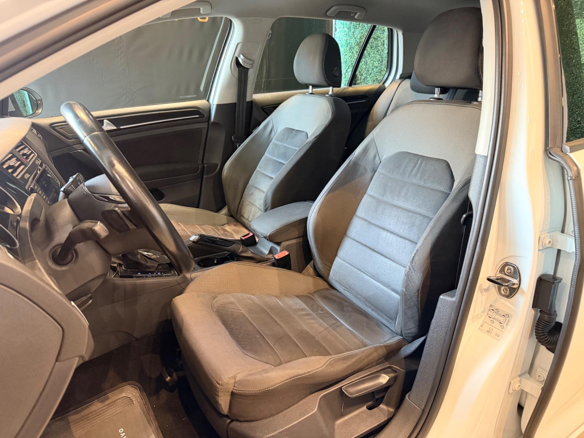 VOLKSWAGEN Golf - Foto