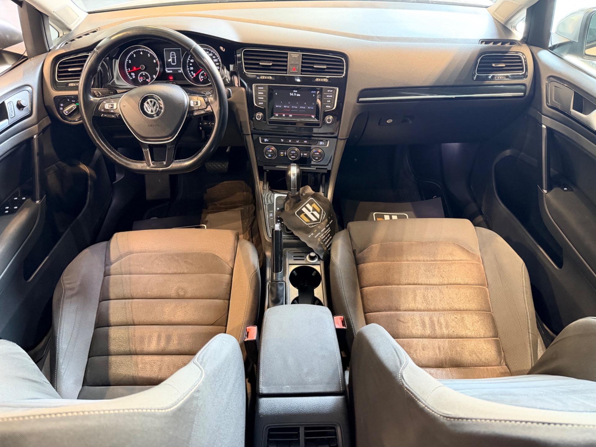 VOLKSWAGEN Golf - Foto