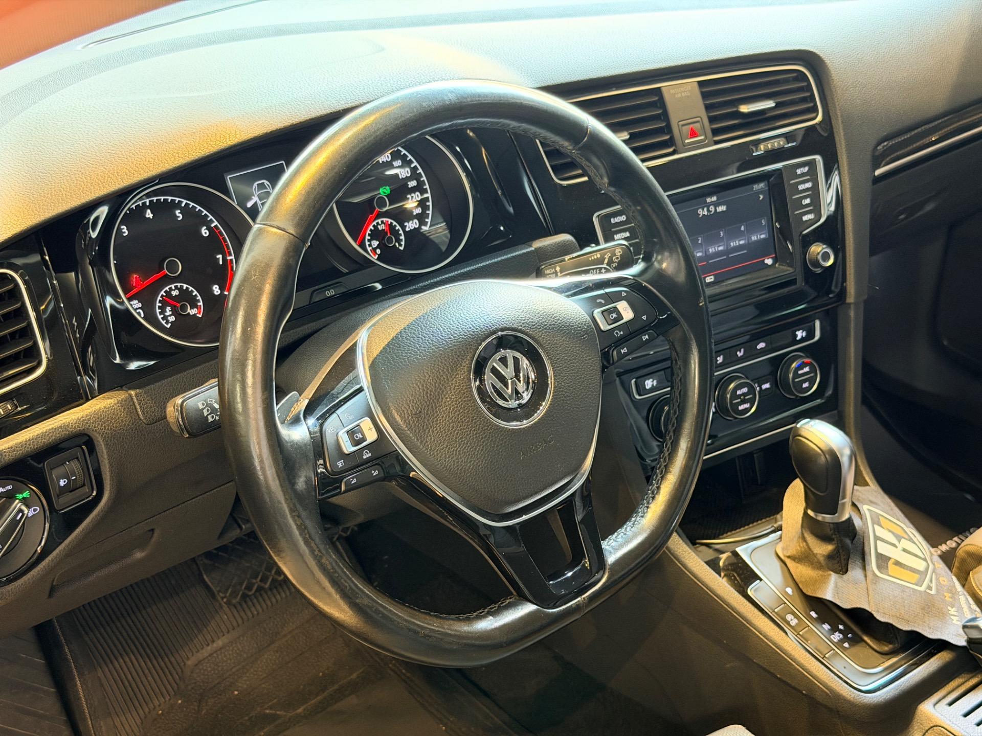 VOLKSWAGEN Golf - Foto