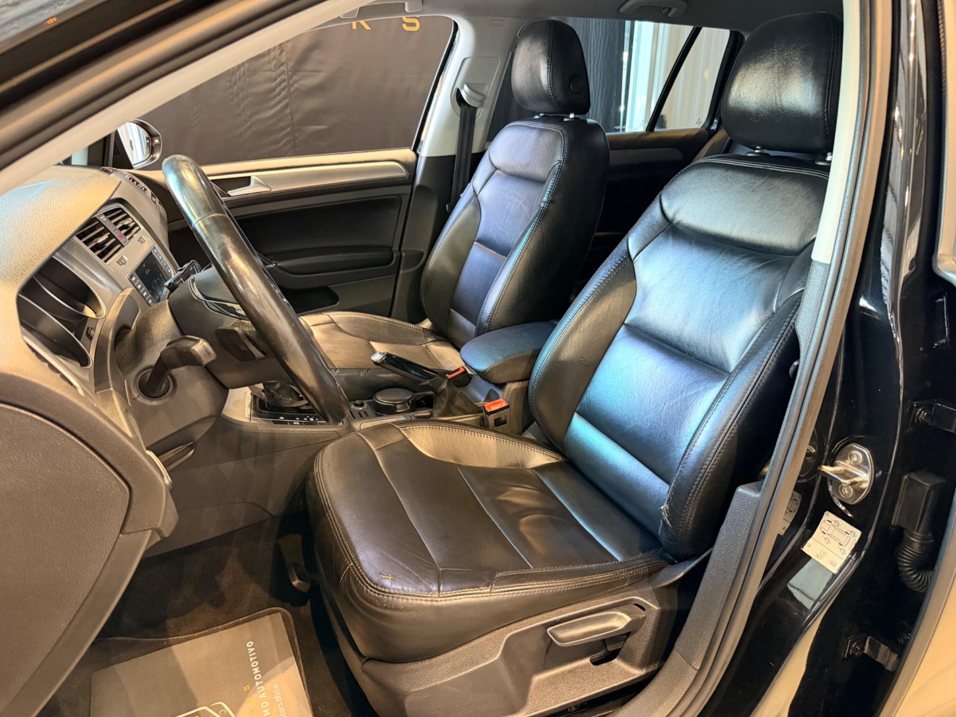 VOLKSWAGEN Golf - Foto