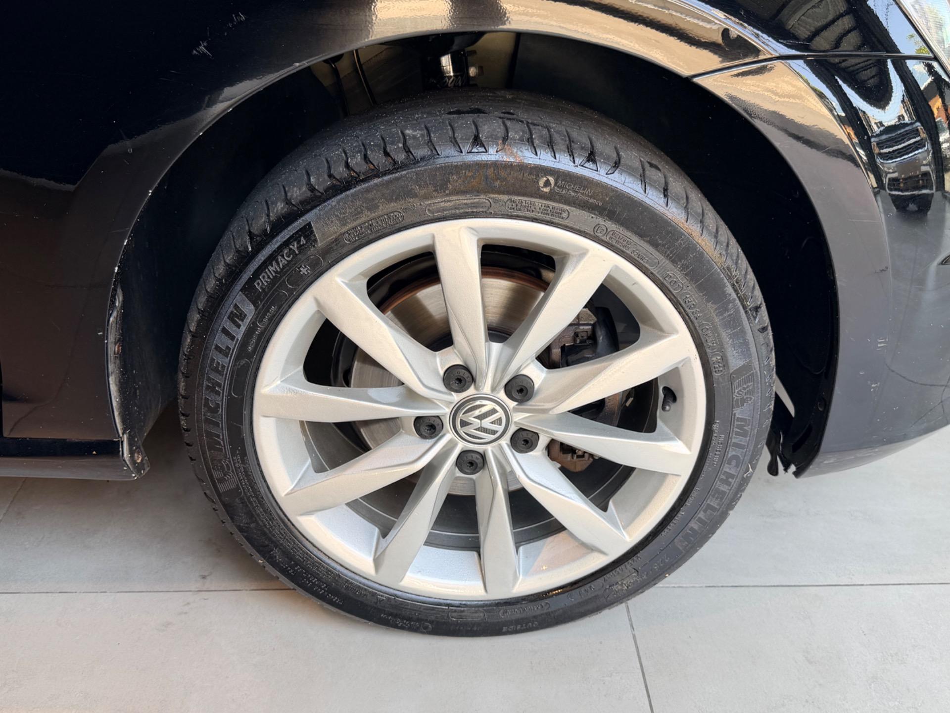 VOLKSWAGEN Golf - Foto