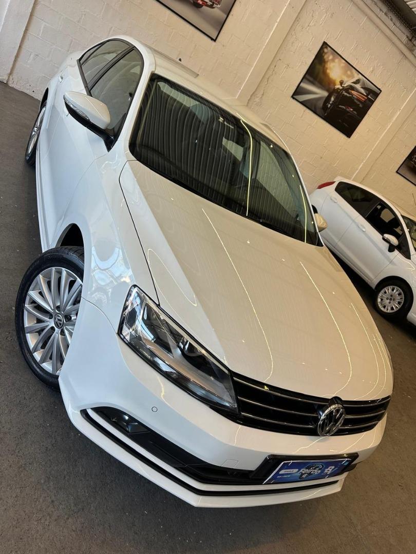 VOLKSWAGEN Jetta - Foto