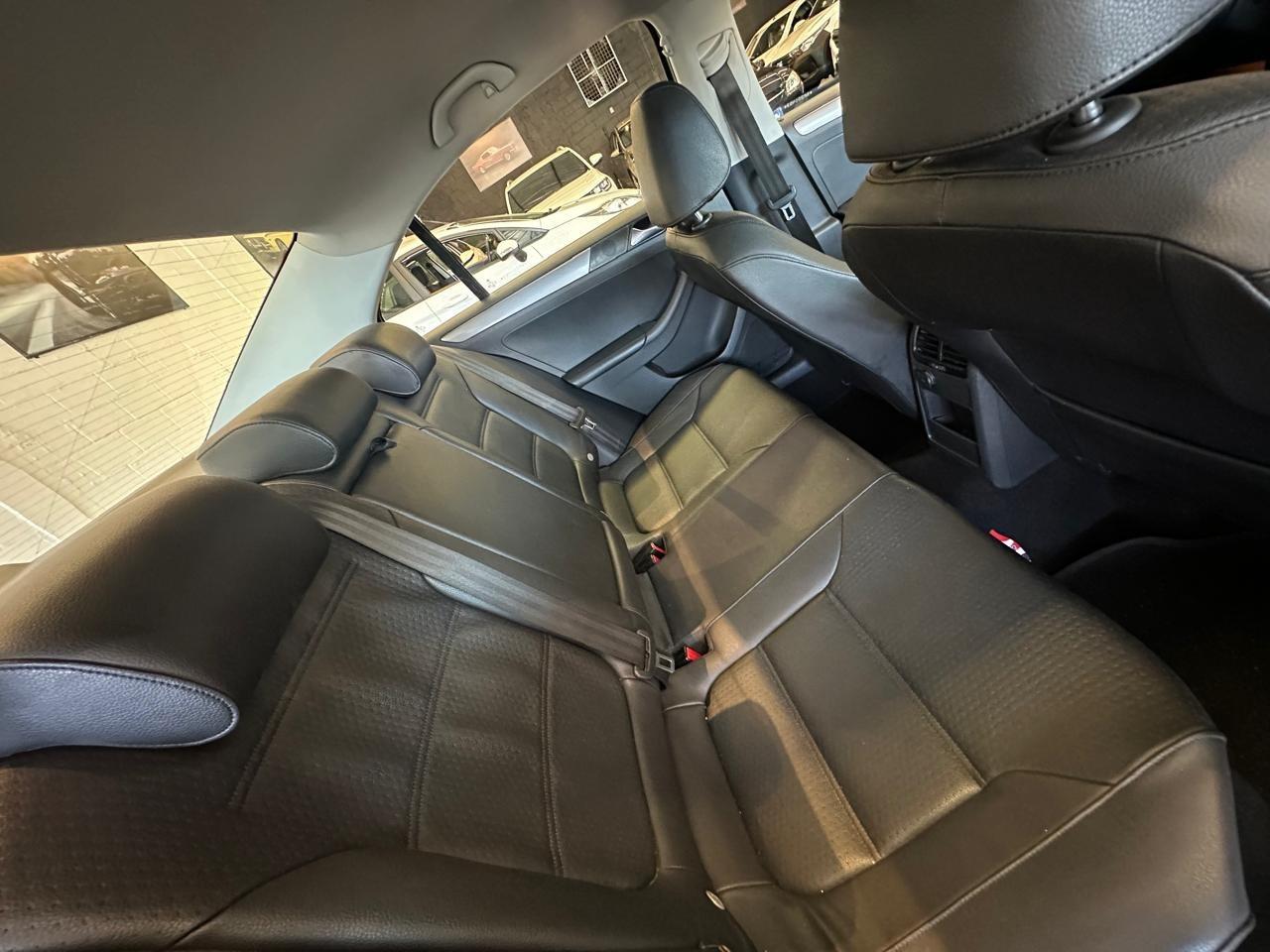 VOLKSWAGEN Jetta - Foto