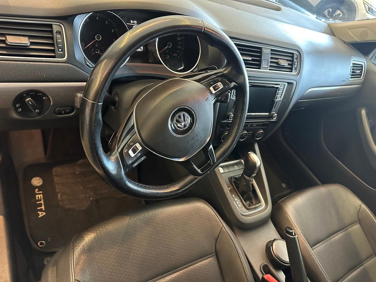 VOLKSWAGEN Jetta - Foto