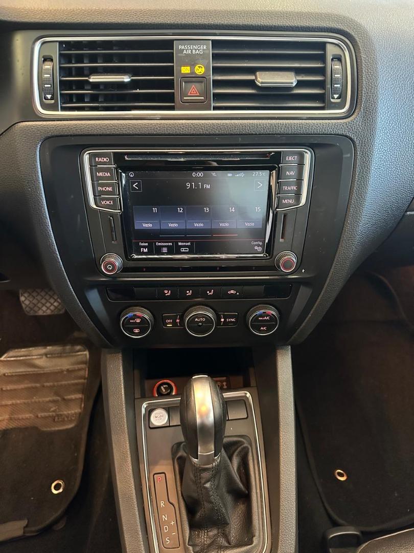 VOLKSWAGEN Jetta - Foto