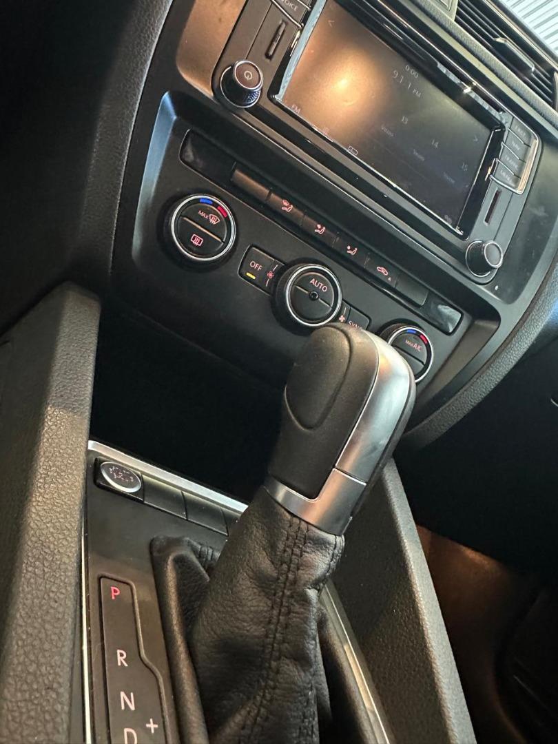 VOLKSWAGEN Jetta - Foto