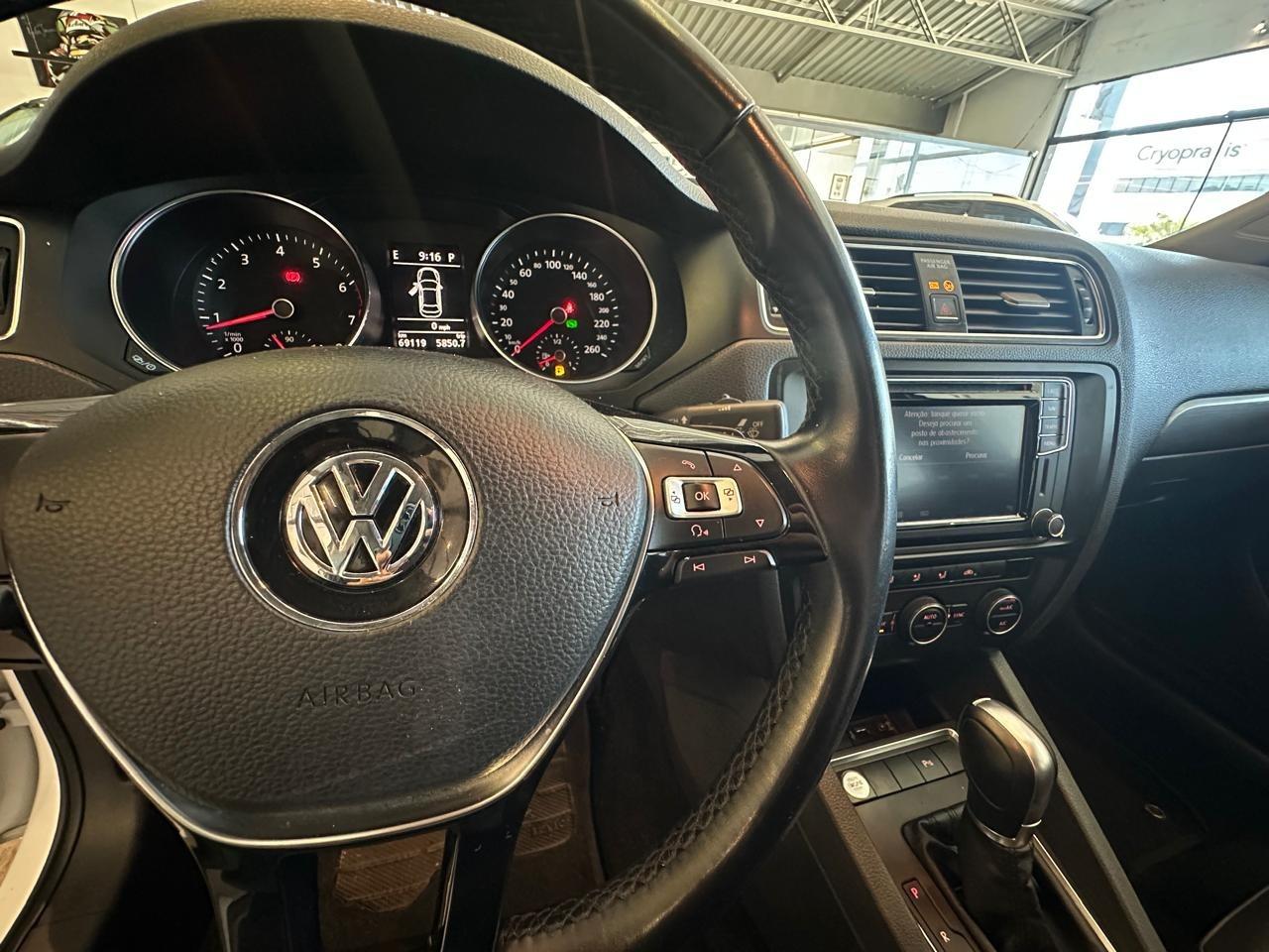 VOLKSWAGEN Jetta - Foto